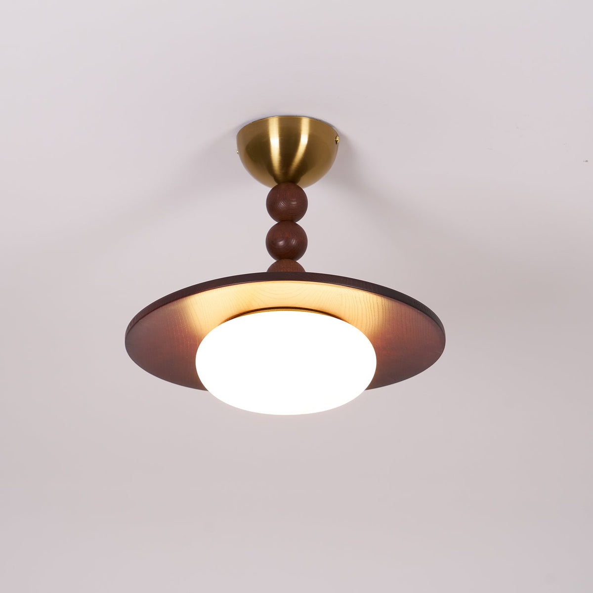 Deckenleuchte aus Walnussfarbenem Holz | Alabaster-Imitat und Messing | Warmweiß oder Dimmbare LED | Ø 36 cm