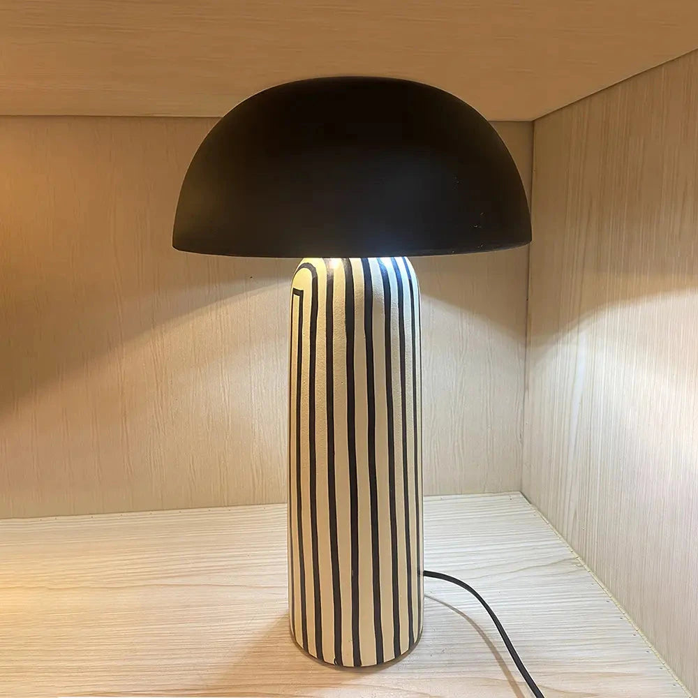 Zebra Liten Bordslampa LED - Elegant Rund Design För Inomhusbruk - Mjuk Belysning Med Matt Ytfinish - 3