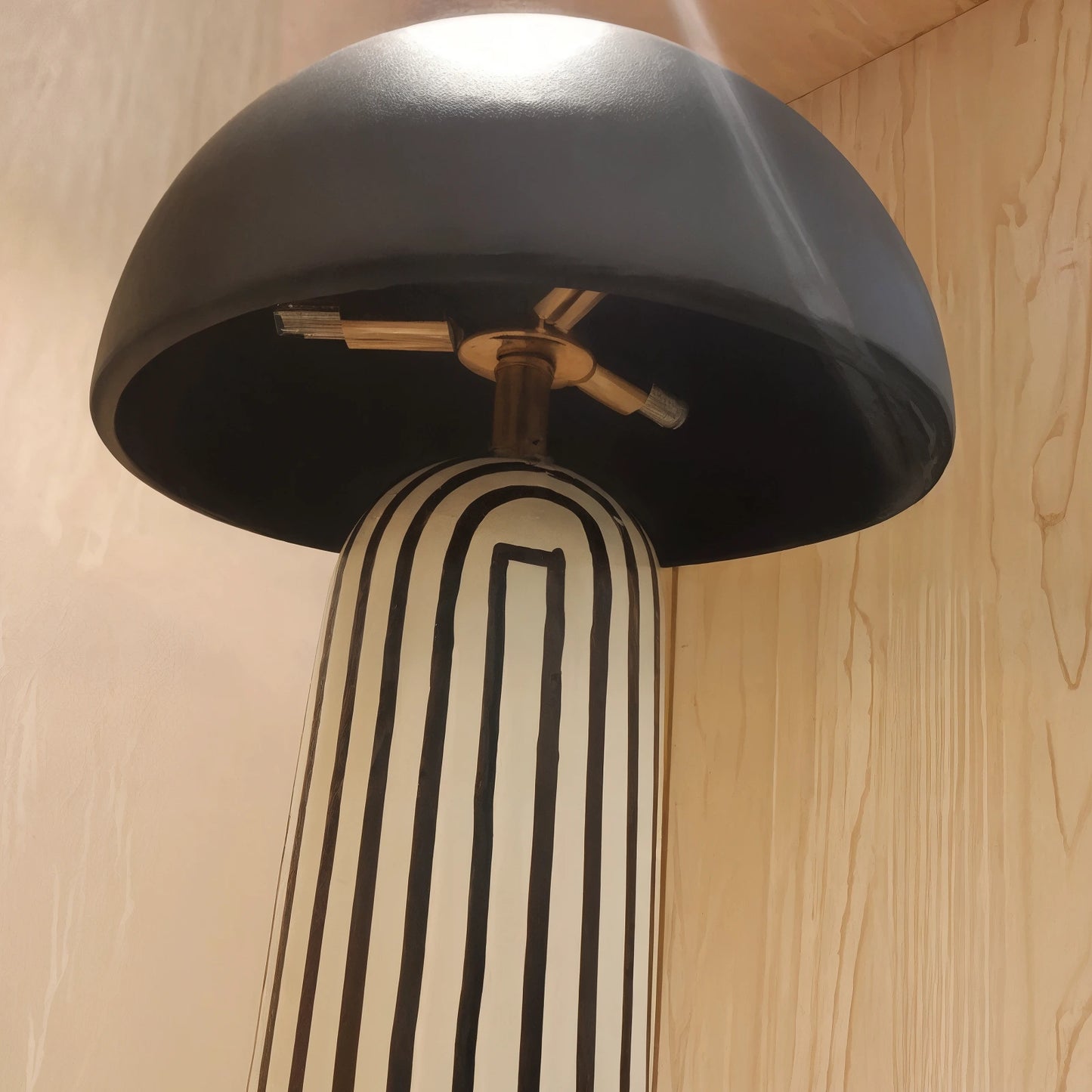 Zebra Liten Bordslampa LED - Elegant Rund Design För Inomhusbruk - Mjuk Belysning Med Matt Ytfinish - 4