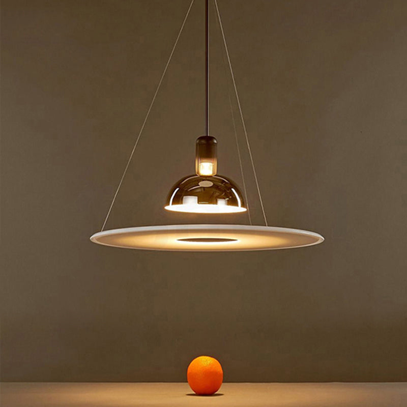 Pendelleuchte aus Metall und Glas | Glockenförmiger Schirm | Chrom, Schwarz, Rot oder Gold | LED mit 3 Lichtfarben