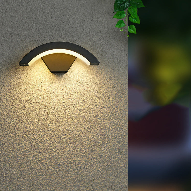 Utomhusvägglampa LED | Bågform i Svart Metall och Akryl | IP65 | Med eller Utan Rörelsesensor