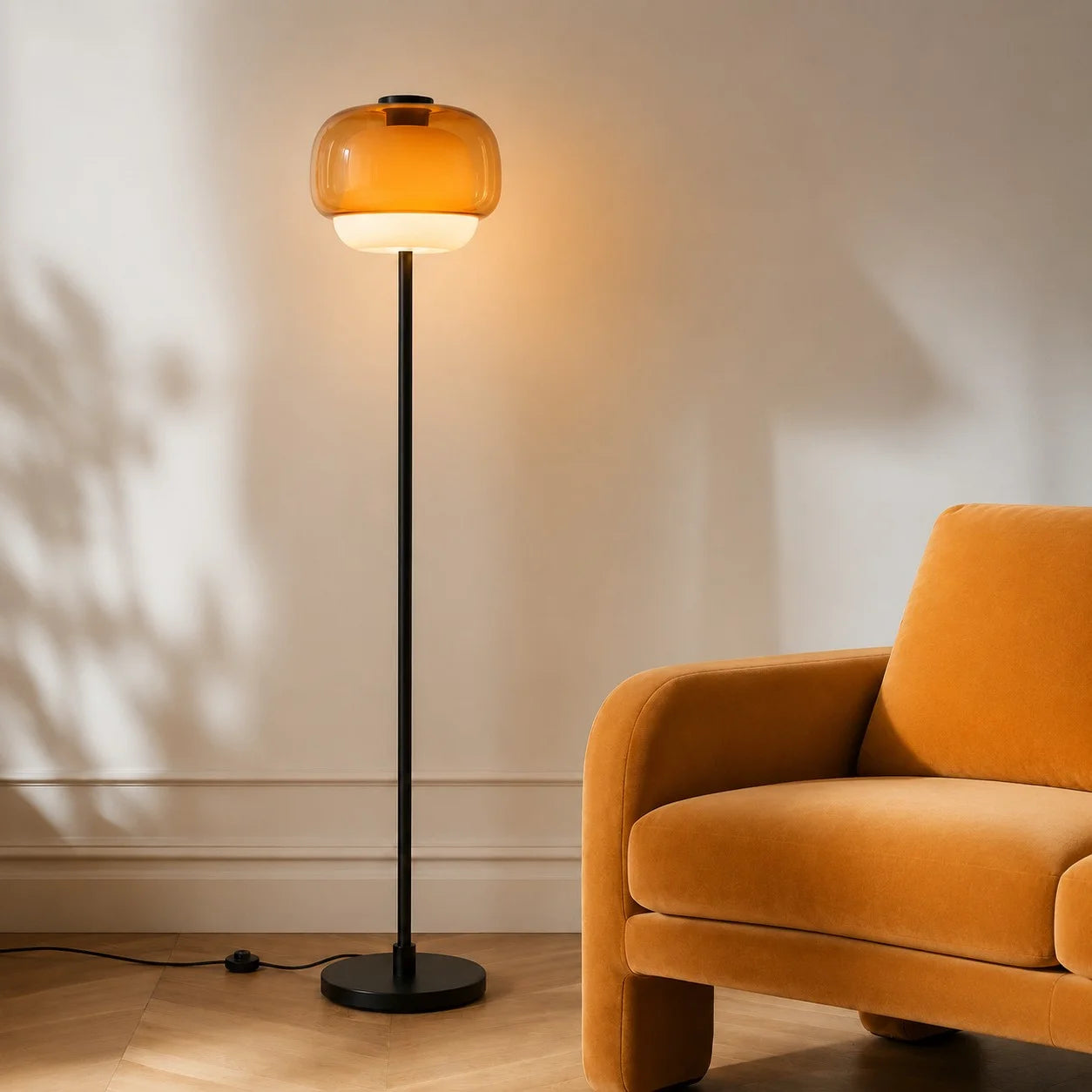Färgglad golvlampa i glas och stål med kulformade skärmar