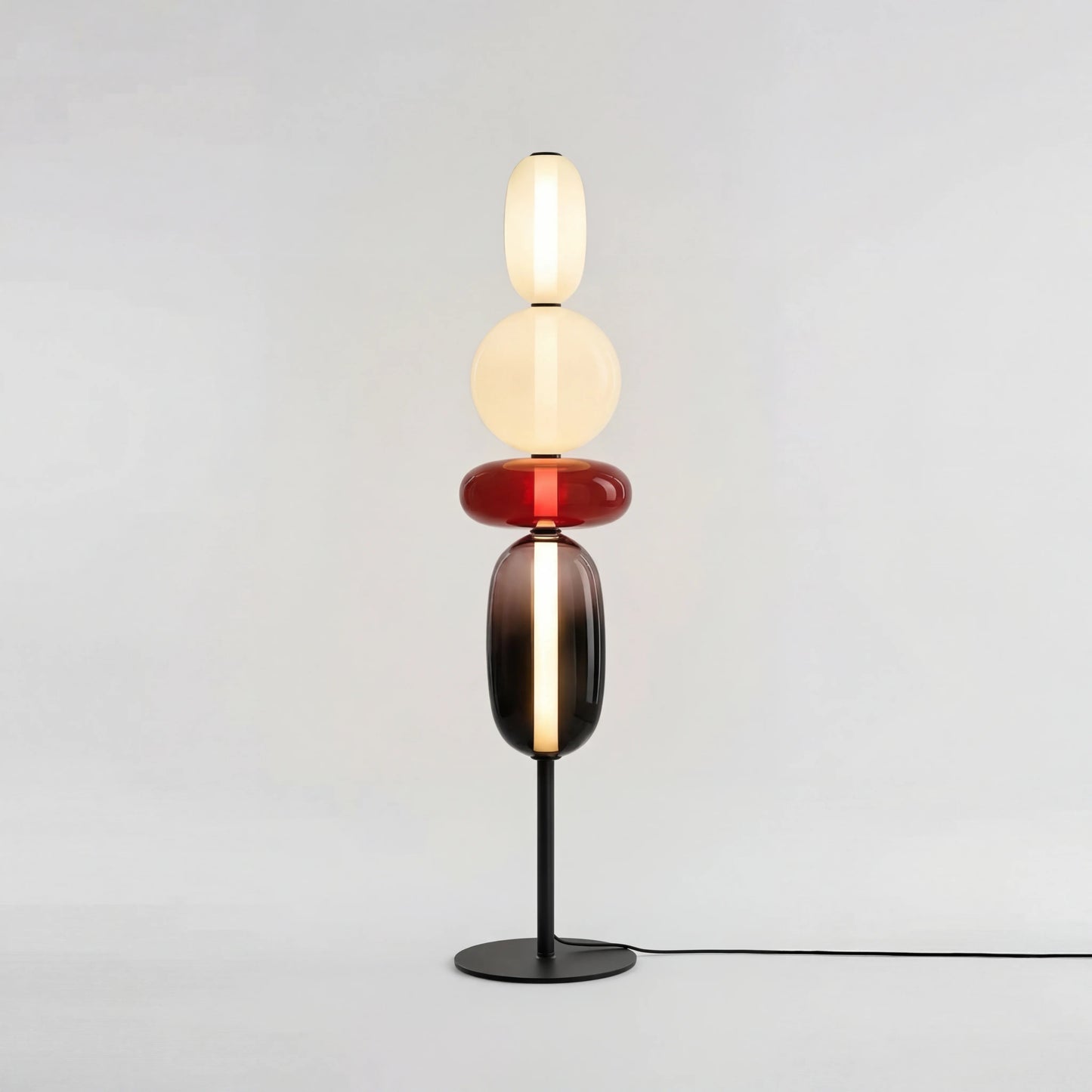Minimalistisk nordisk golvlampa i glas för vardagsrum
