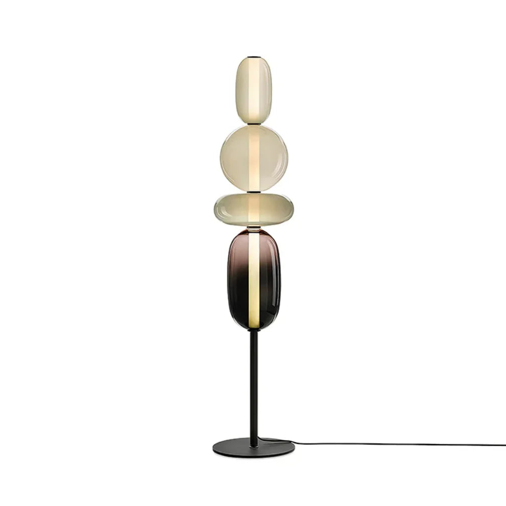 Golvlampa i nordisk stil med unik handgjord glasskärm