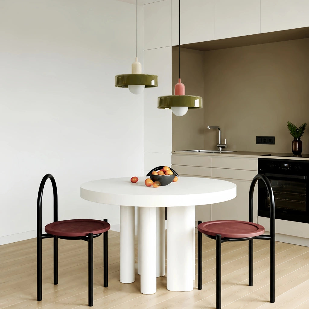 Grön pendellampa i glas och keramik med rund dekorativ skivform