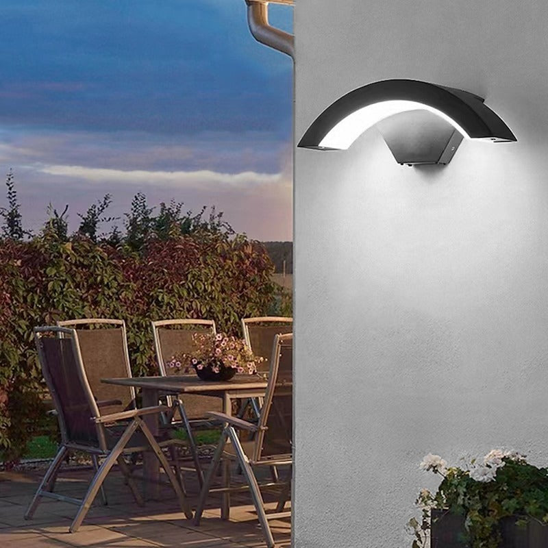 Modern utomhusvägglampa med bågform IP65