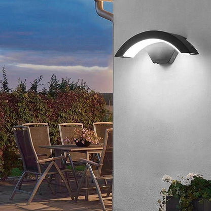 Modern utomhusvägglampa med bågform IP65