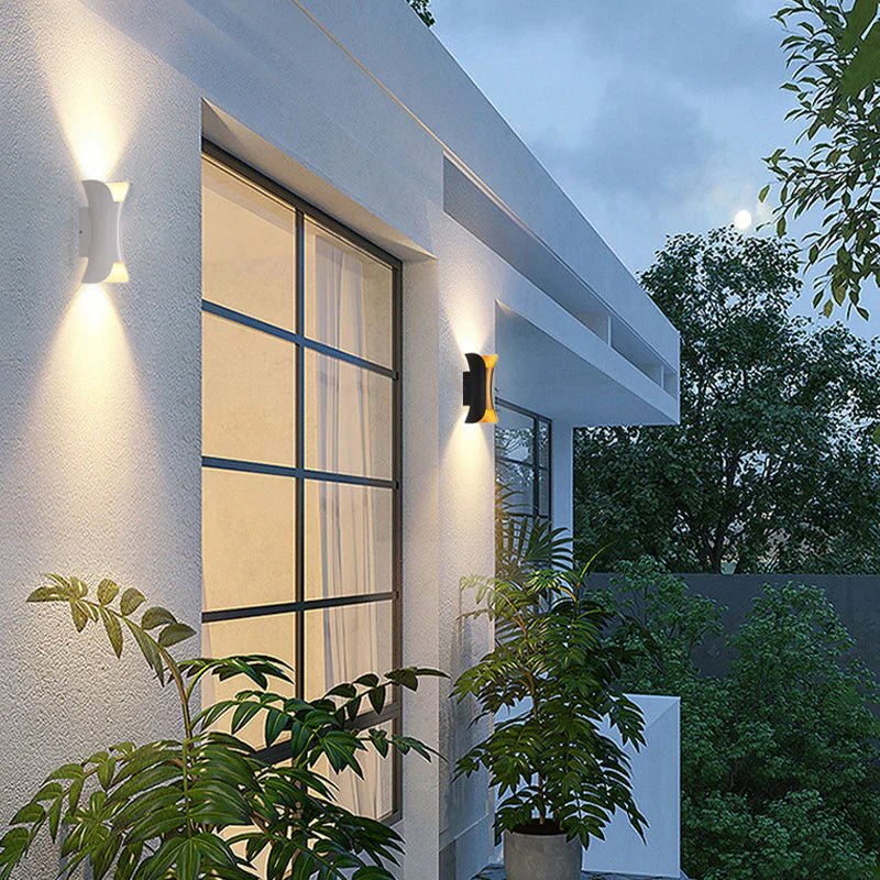 Wandleuchte für den Außenbereich | Gebogenes LED-Design | Licht nach oben und unten | Metall | Terrasse und Garten