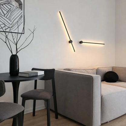 Vägglampa i aluminium med steglöst dimbart ljus